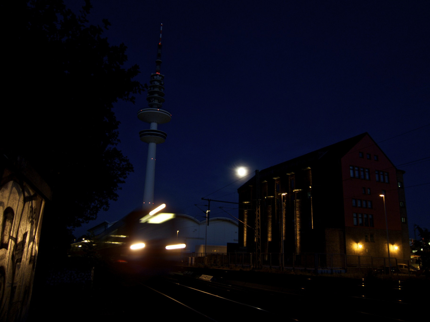 Das rote Haus und der Fernsehturm