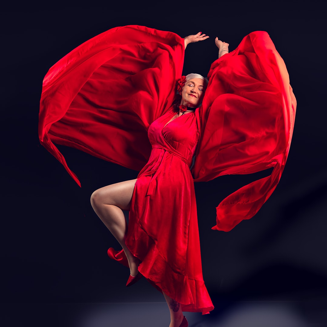 Das rote Kleid.. Carmen bittet zum Tänzchen