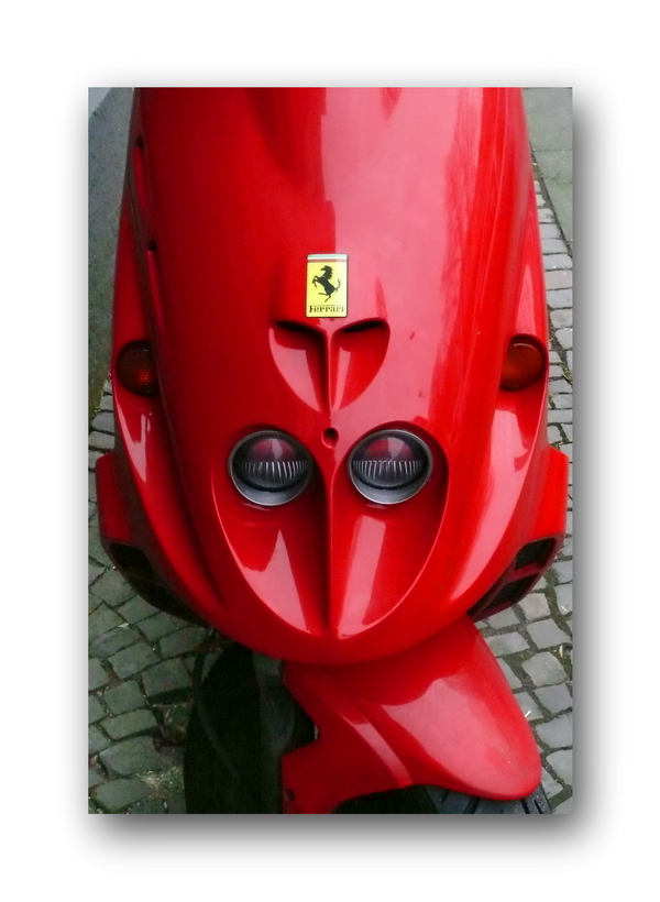 Das rote Moped