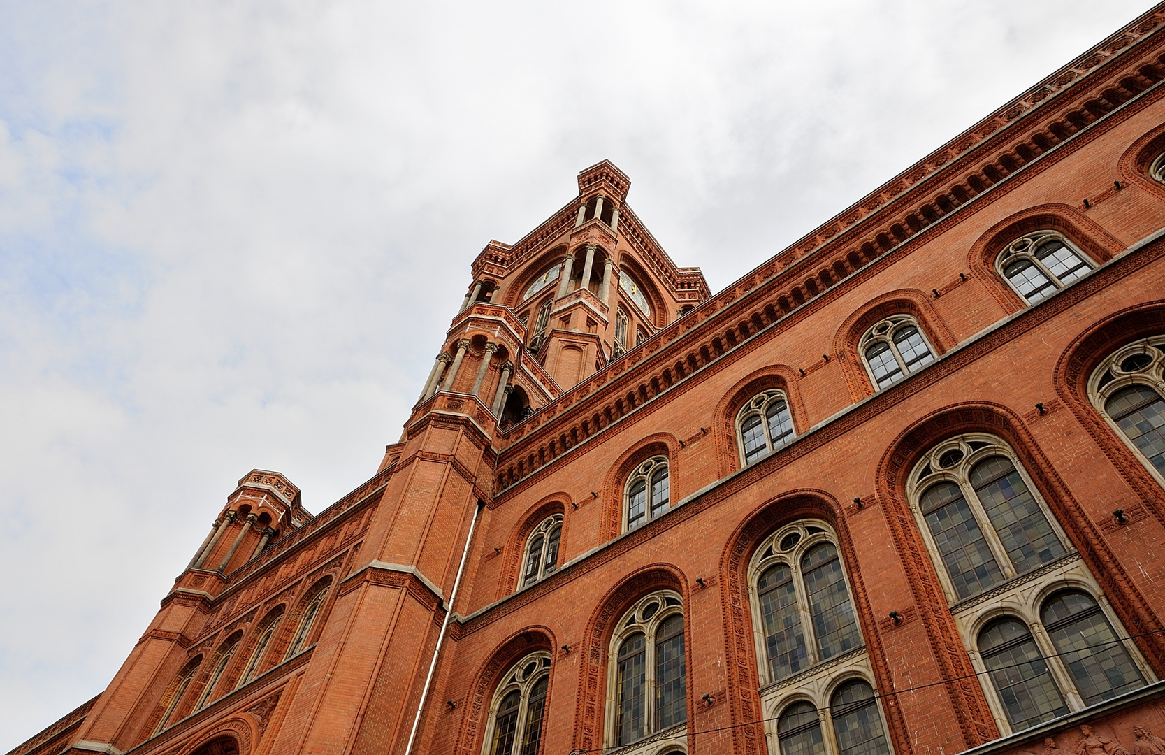 Das Rote Rathaus in Berlin ist seit 1992 Sitz des Berliner Senats und...