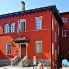 das rote rathaus von ascona