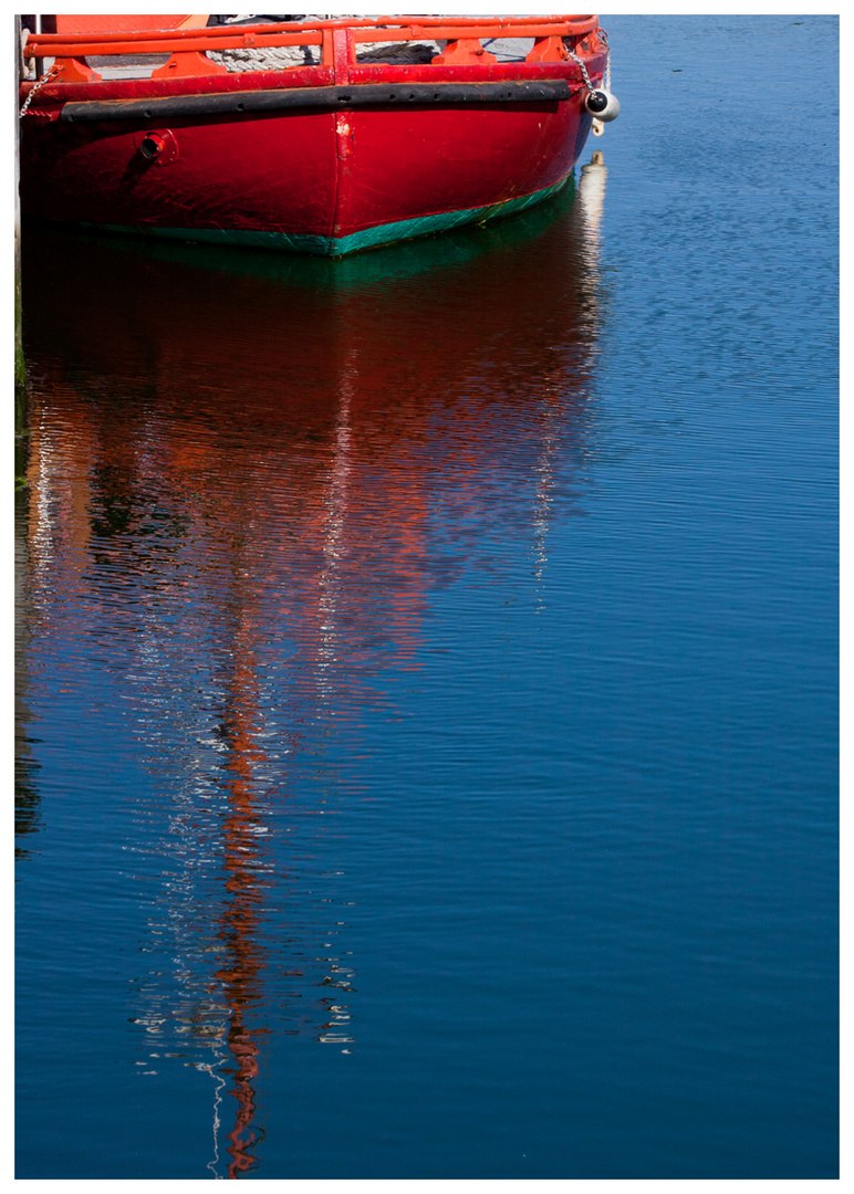 das rote Schiff im Hafen