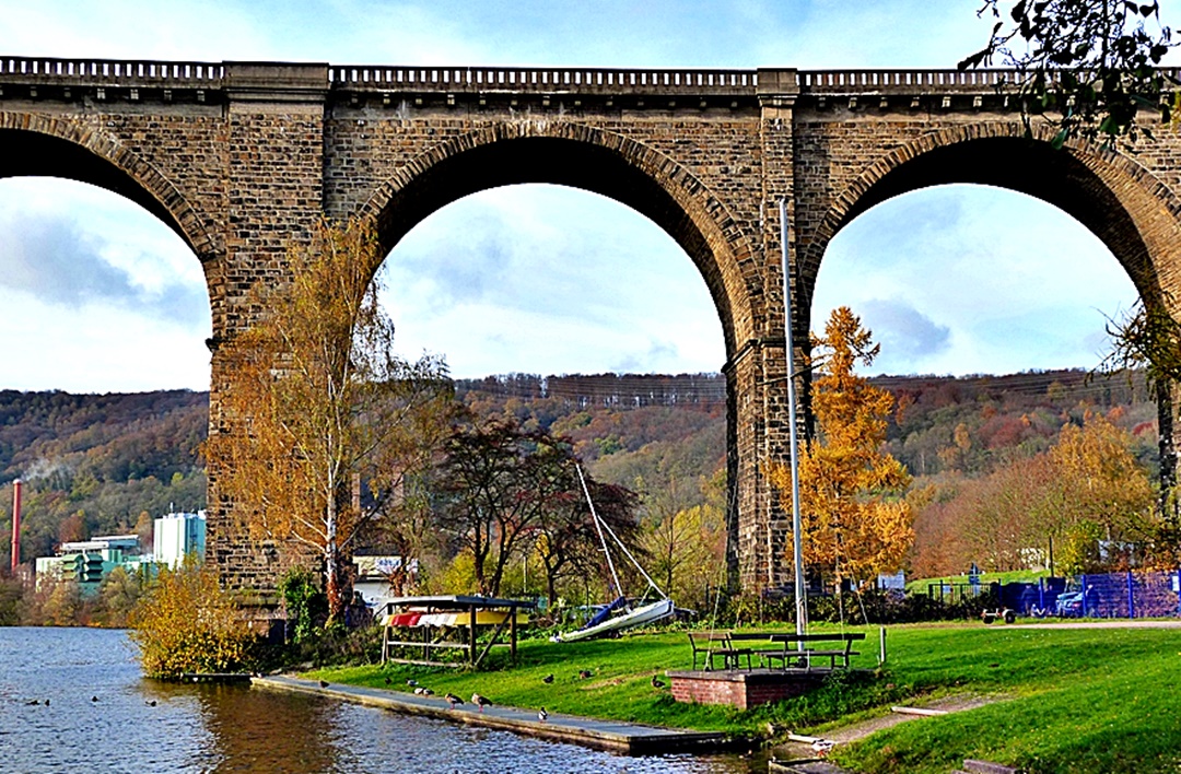 Das Ruhr-Viadukt . . .