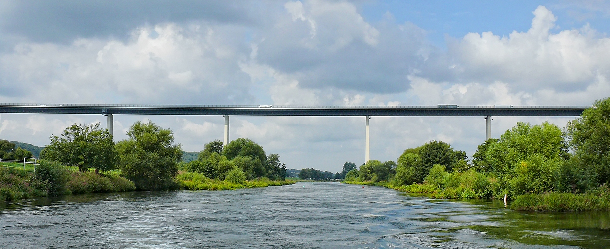 Das Ruhrtal mit der Mintarder Brücke [BAB 52]