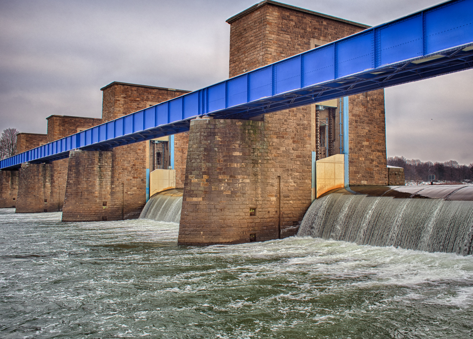 Das Ruhrwehr bei Duisburg