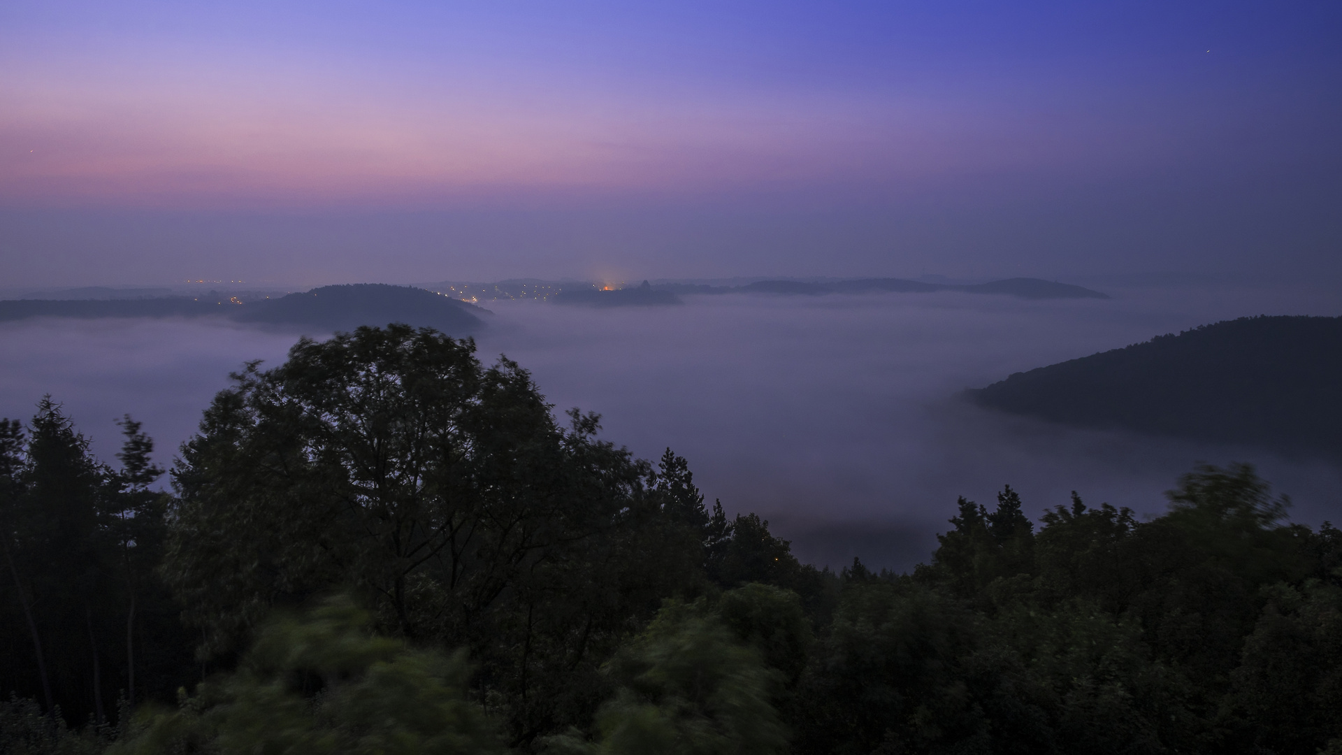 Das Rurtal bei Nideggen in der Morgendämmerung