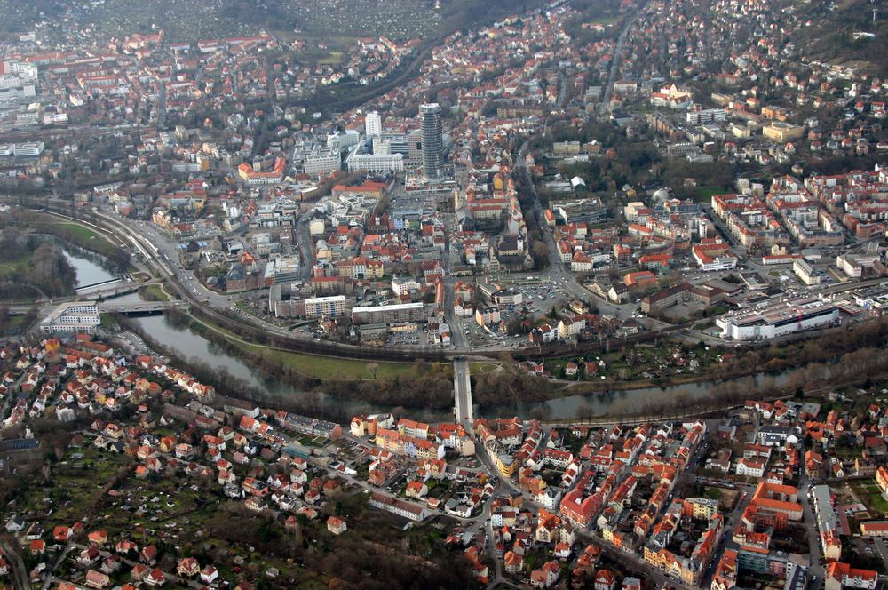 Das Saaleknie mit der Innenstadt von Jena