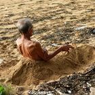 ...das Sandbad am Strand von Sanur...