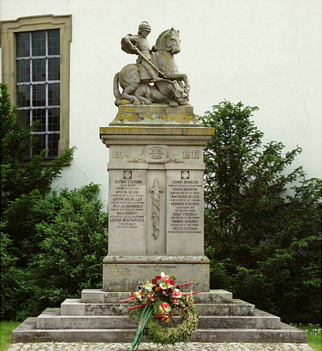 Das Sankt Georg Gefallenen-Denkmal ...
