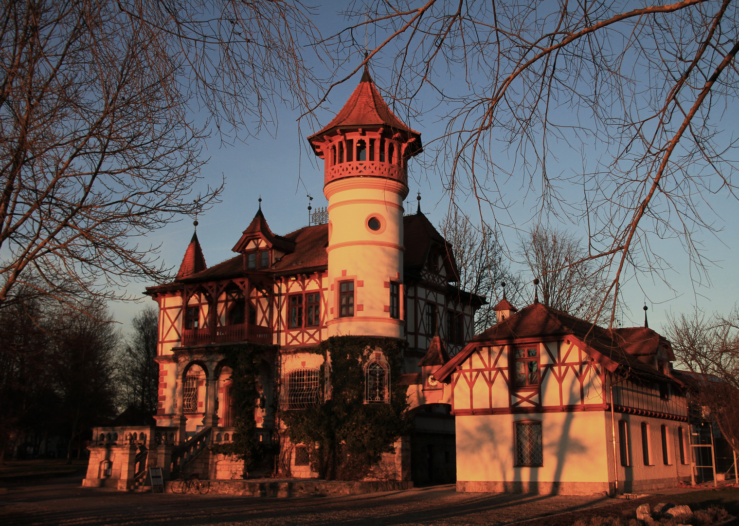 Das Scheuermann-Schlösschen im letztem Abendlicht