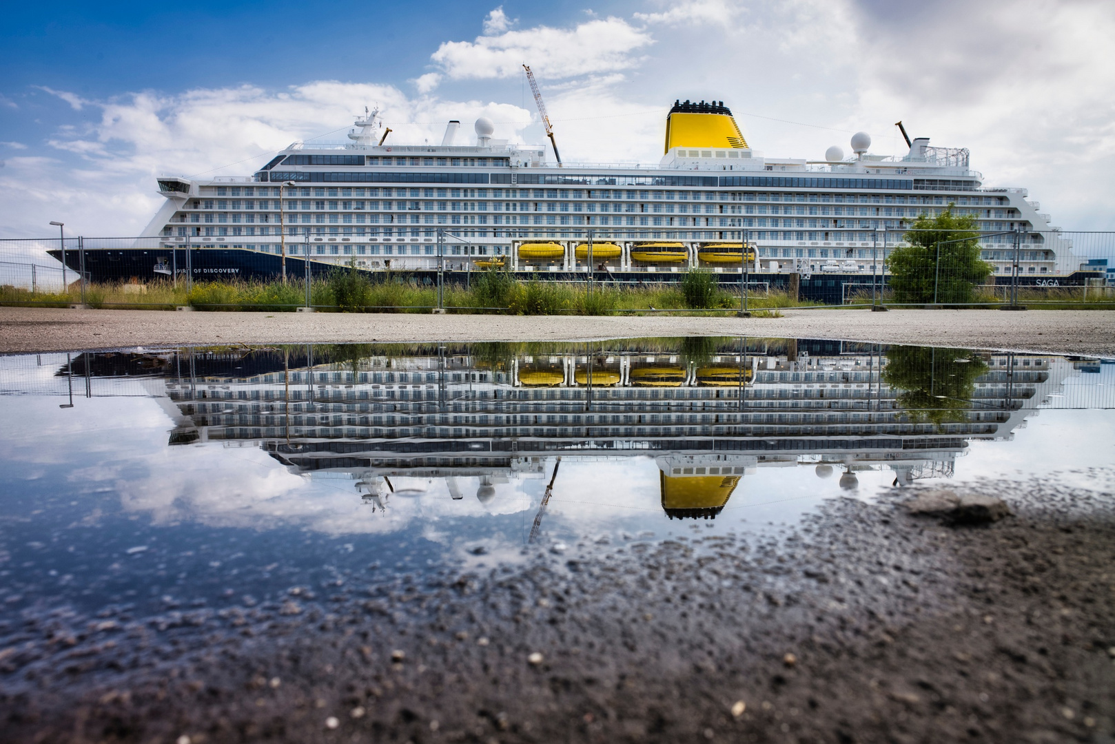 das Schiff in der Pfütze...