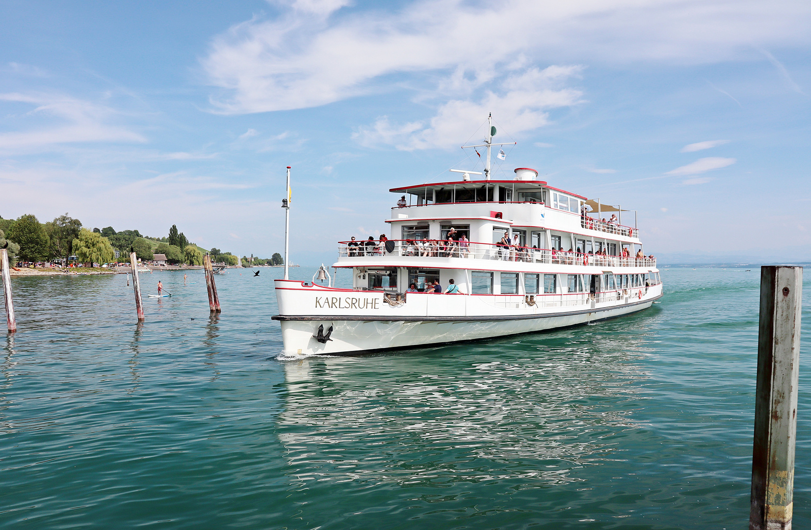 das Schiff kommt