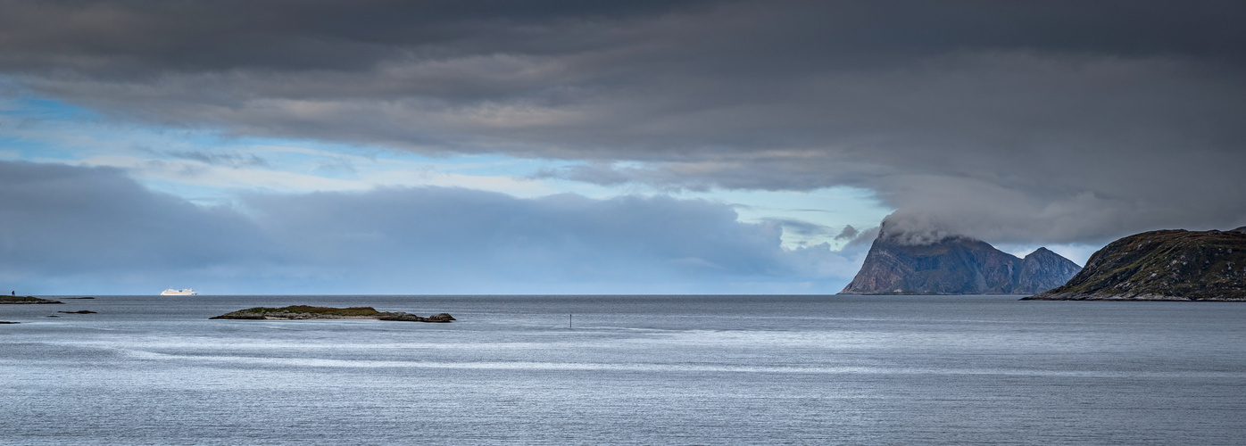 Das Schiff und der Berg