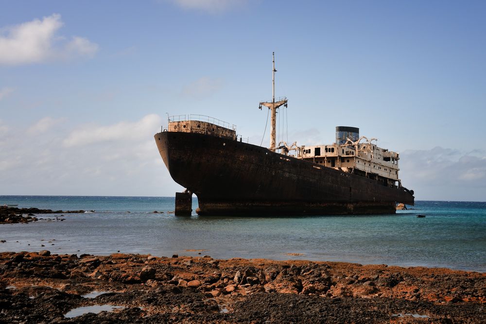 Das Schiffwrack vor der Küste bei Arrecife (Lanzarote)