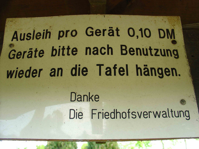 Das Schild vom Friedhof