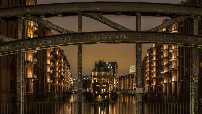 ...Das Schild zur Brücke
