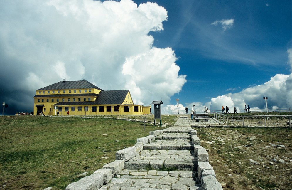 Das Schlesierhaus unterhalb der Schneekoppe an der tschechisch-polnischen Grenze