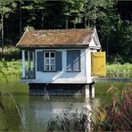 Das Schleusenhaus am Weniger Weiher