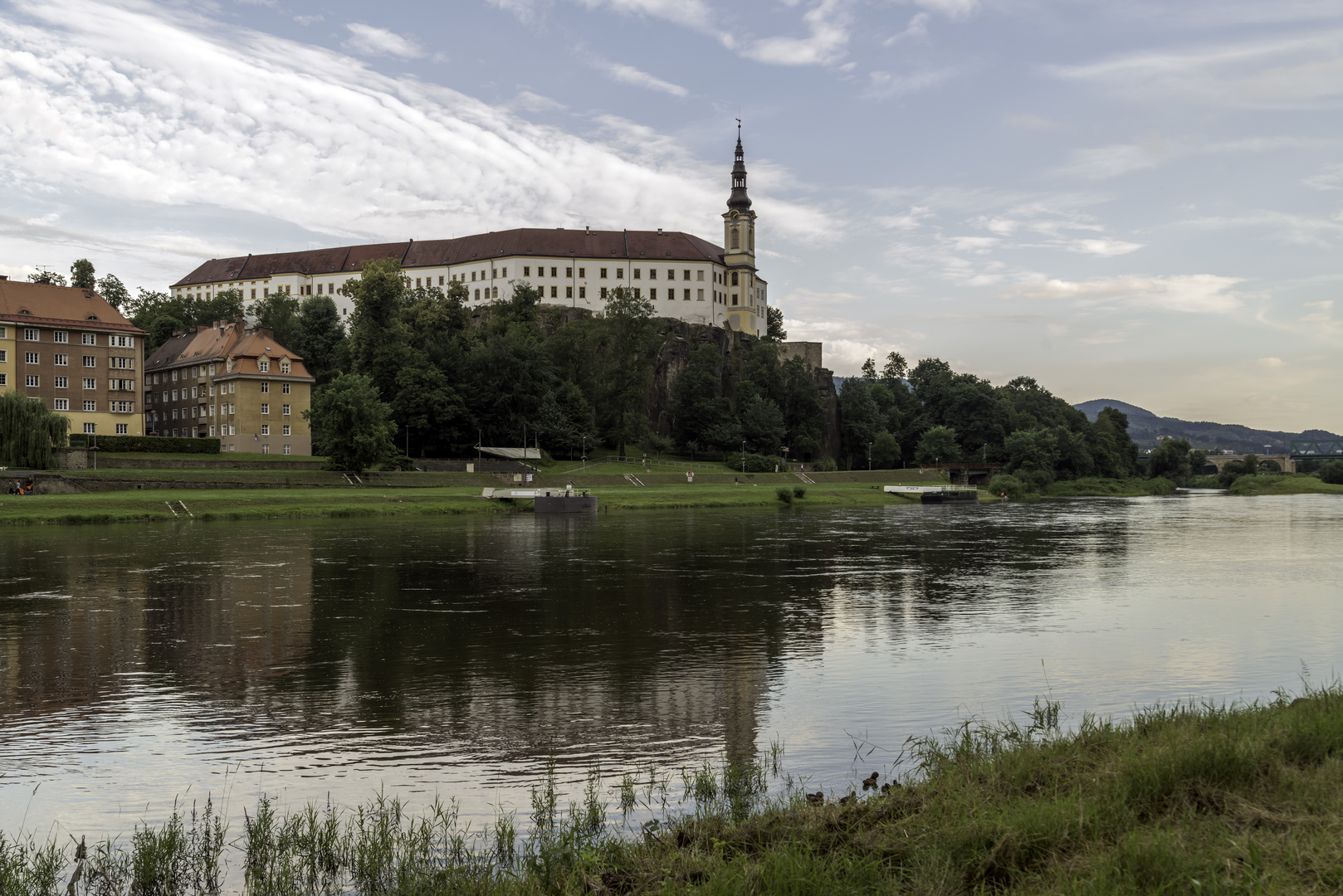 ***       das schloß .........       ***