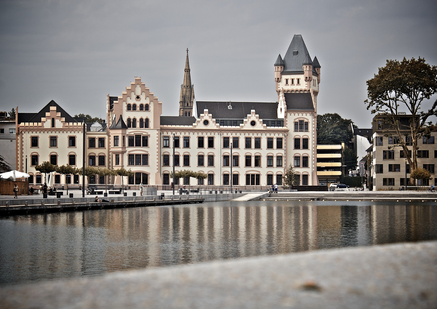 Das Schloss am Phönix See