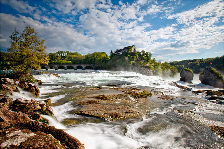 Das Schloss am wilden Fluss