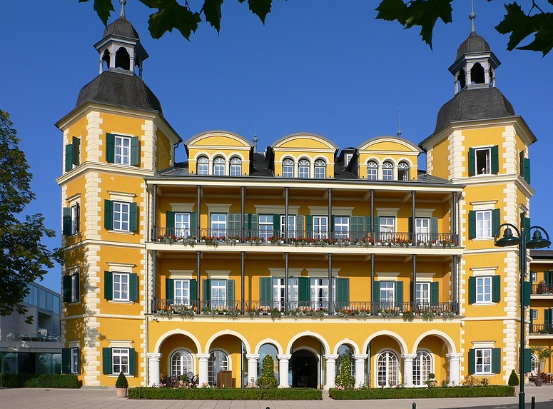 ...das Schloss am Wörthersee...