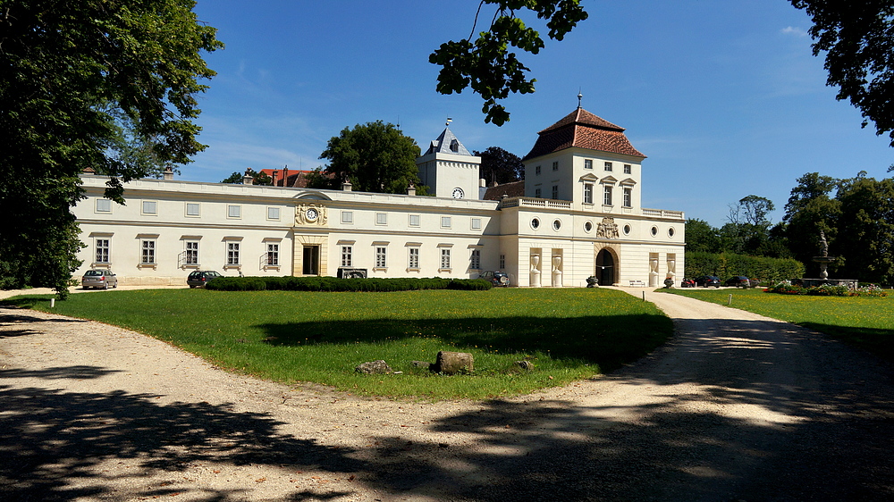 . . das Schloss Ernstbrunn . .