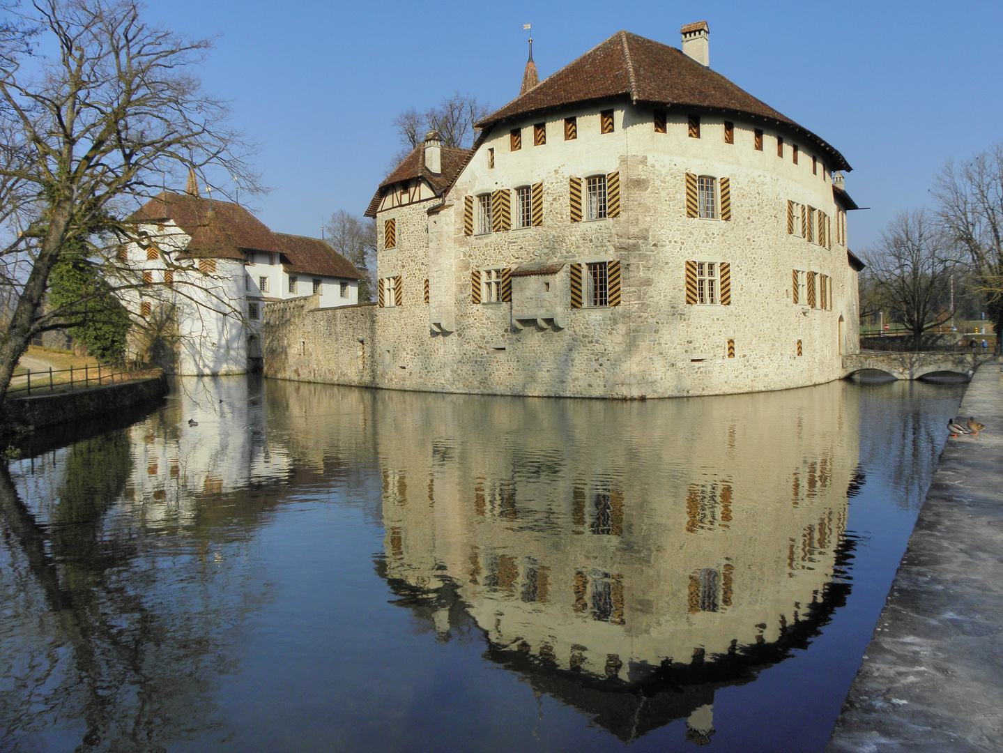 Das Schloss im Bach
