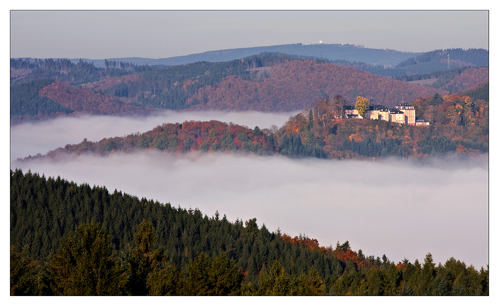 Das Schloss im Nebel