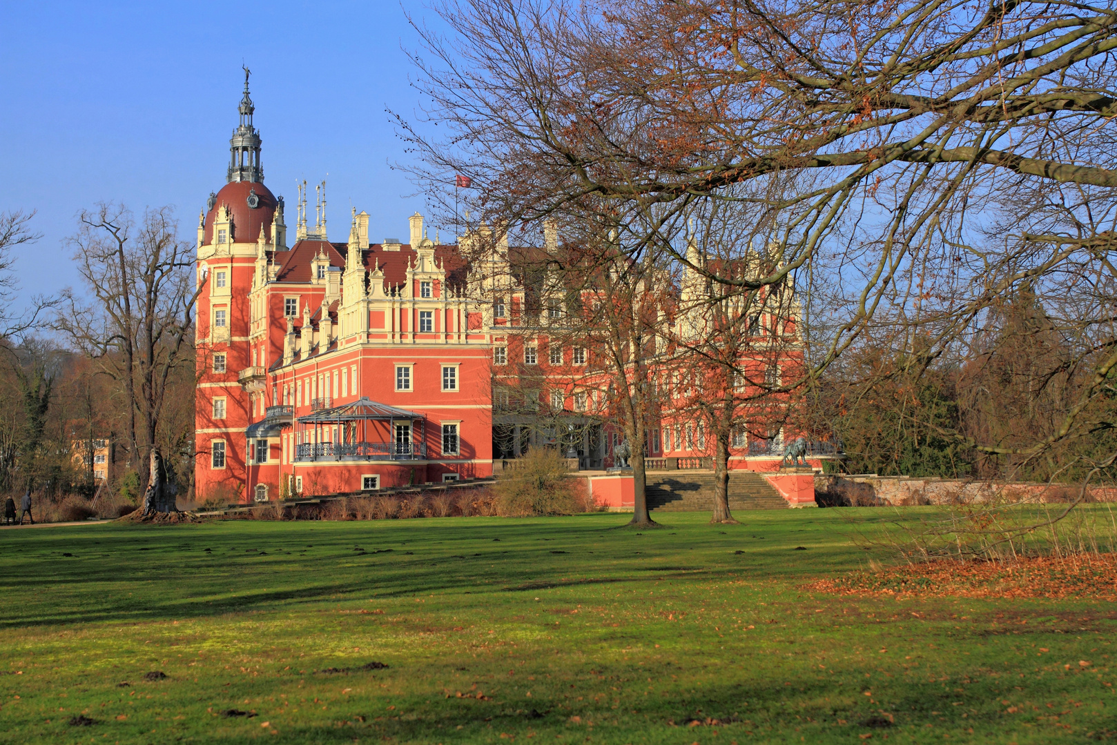 ...das Schloß im Park...