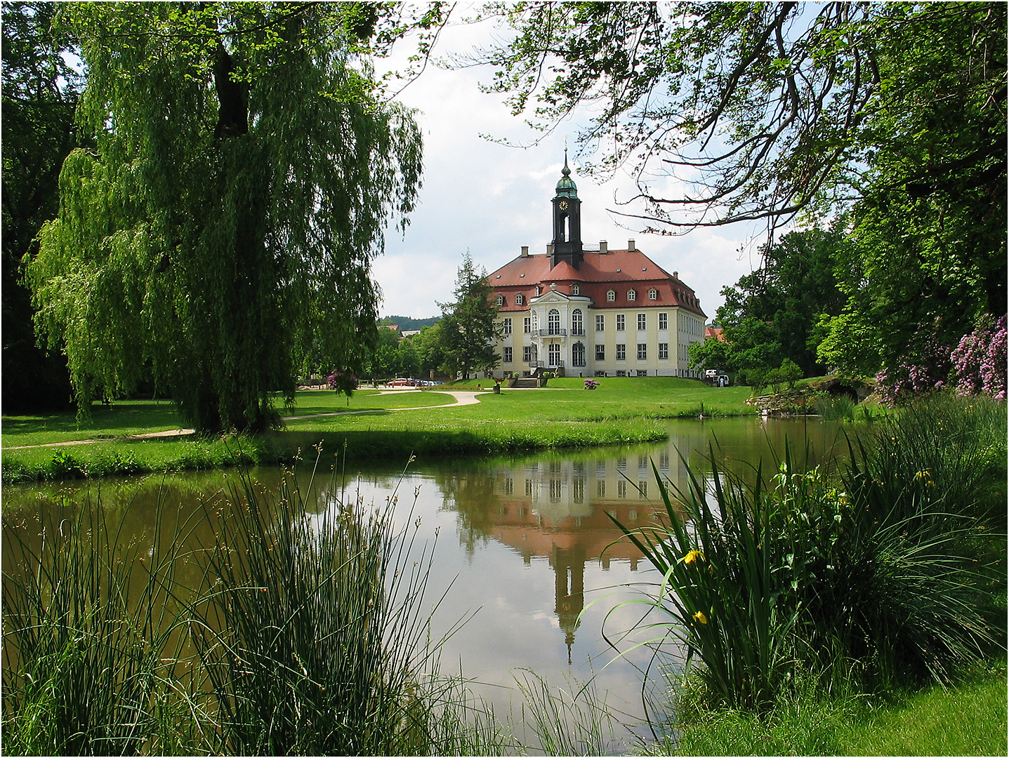 Das Schloss im Park