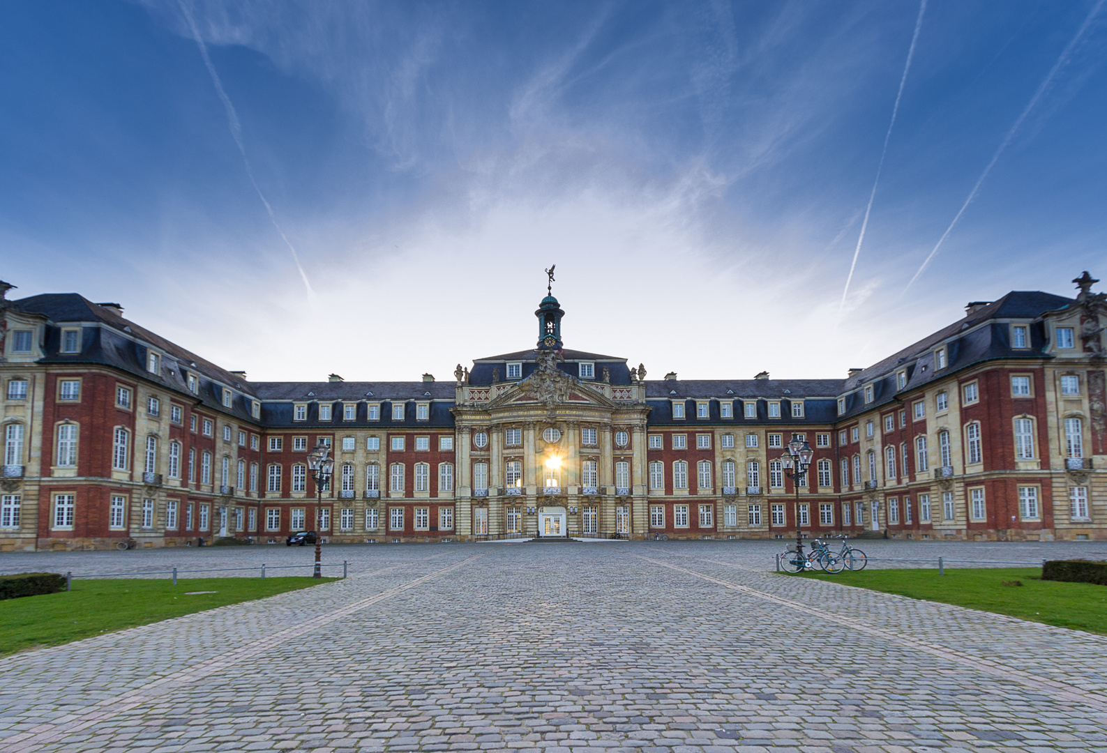 Das Schloss in Münster beim Sonnenuntergang