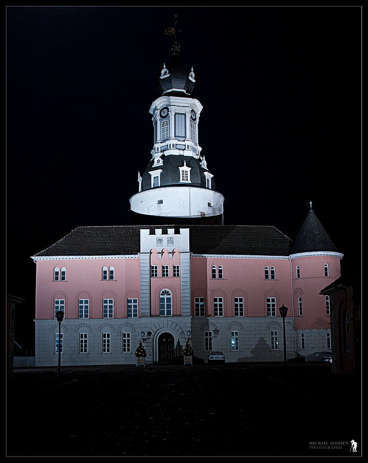 Das Schloss JEVER bei Nacht ...