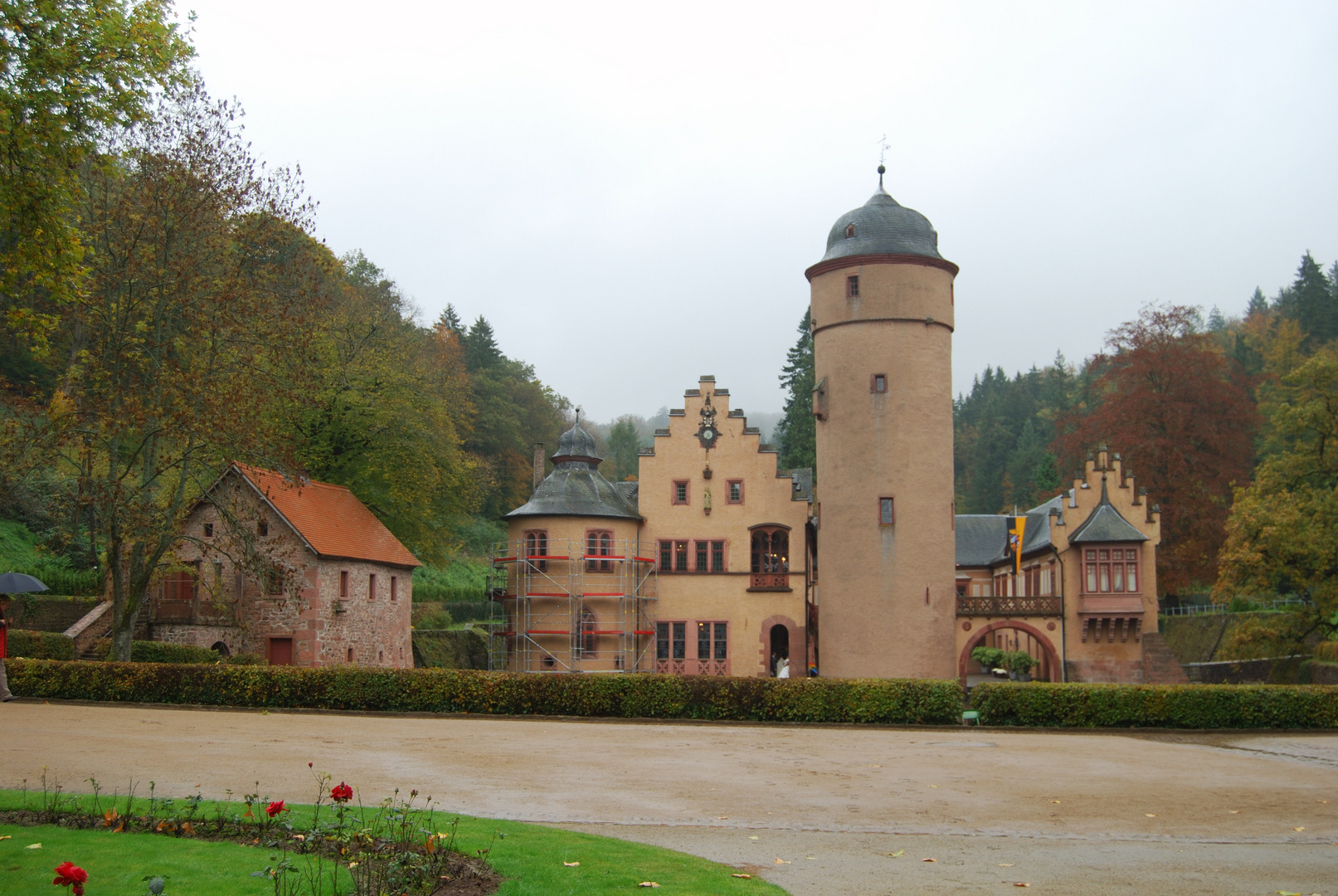 Das Schloss Mespelbrunn im Herbstlichen Unterfranken