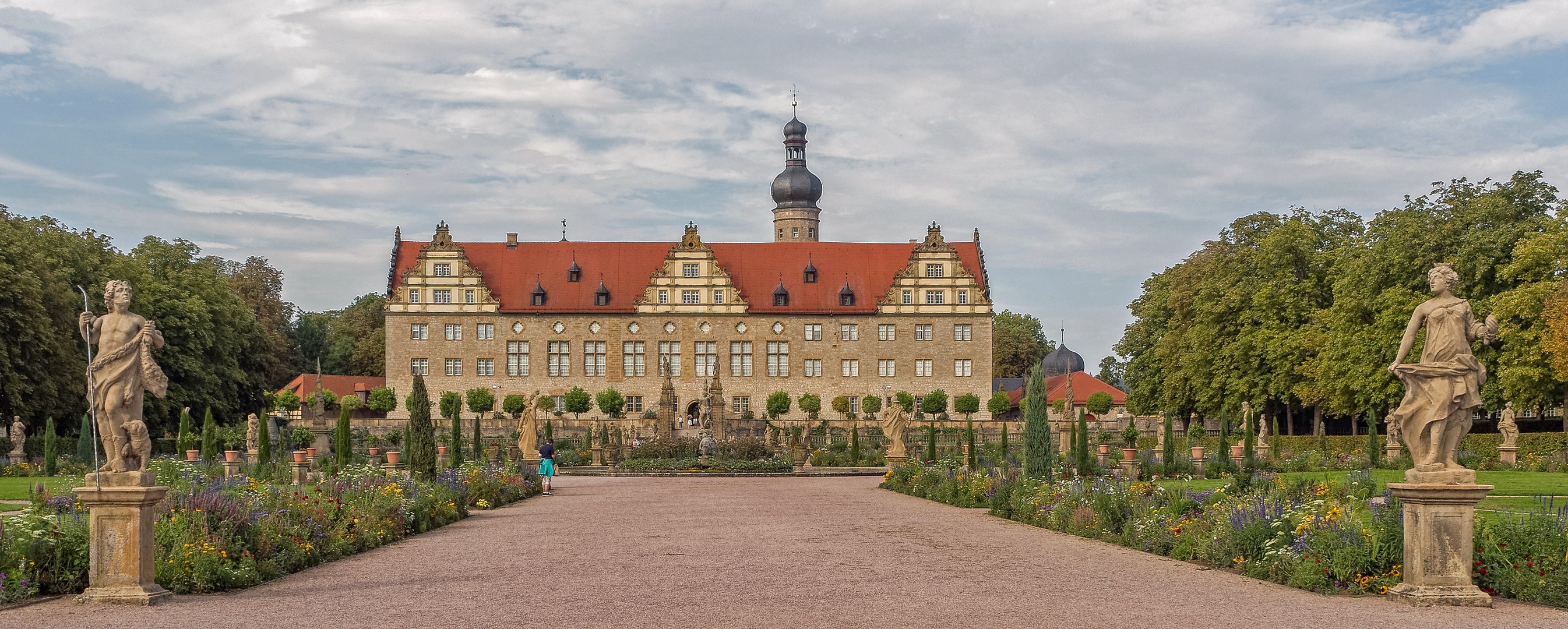 Das Schloss mit Begleitung