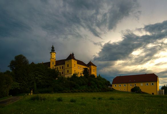 Das Schloss nach dem Gewitter