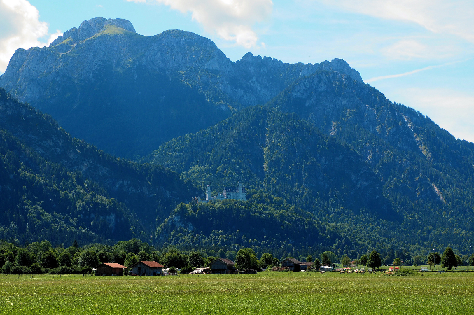 Das Schloß Neuschwanstein im leichten Dunst …