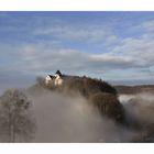 Das Schloss über dem Nebel 2