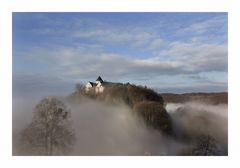 Das Schloss über dem Nebel 2
