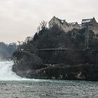  Das Schloss über dem Wasserfall