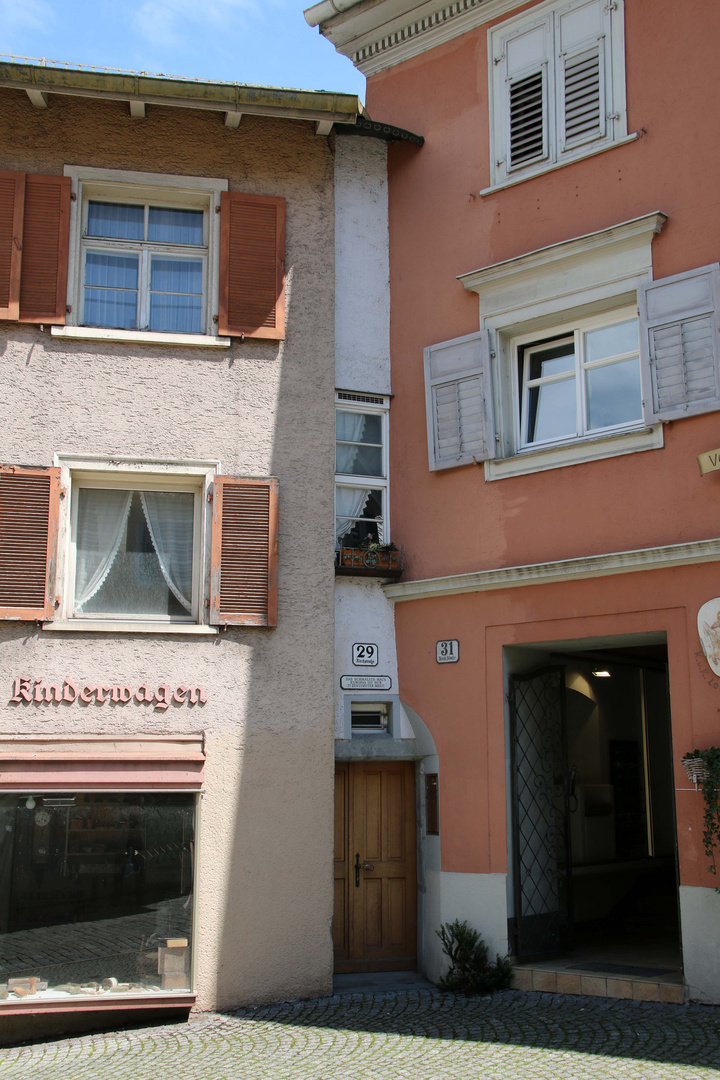 das schmalste Haus Europas in Bregenz - siehe auch verlinkte Fotos dazu