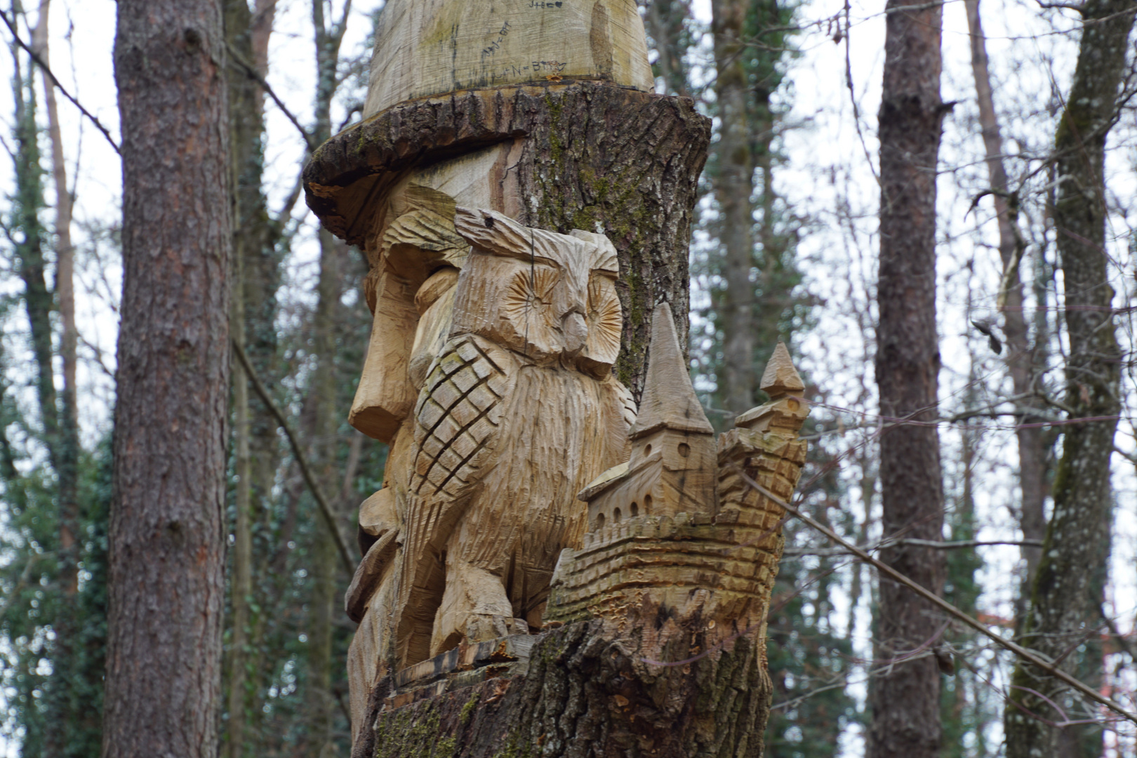 Das Schnitzwerk im Walde 