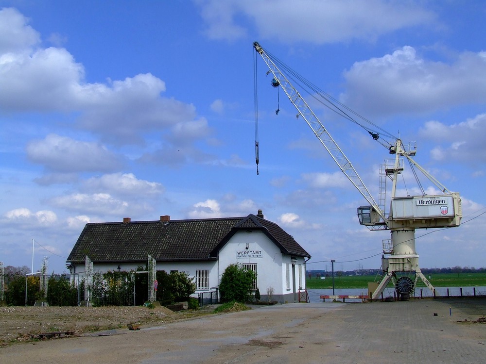 das schöne alte Werftamt ....