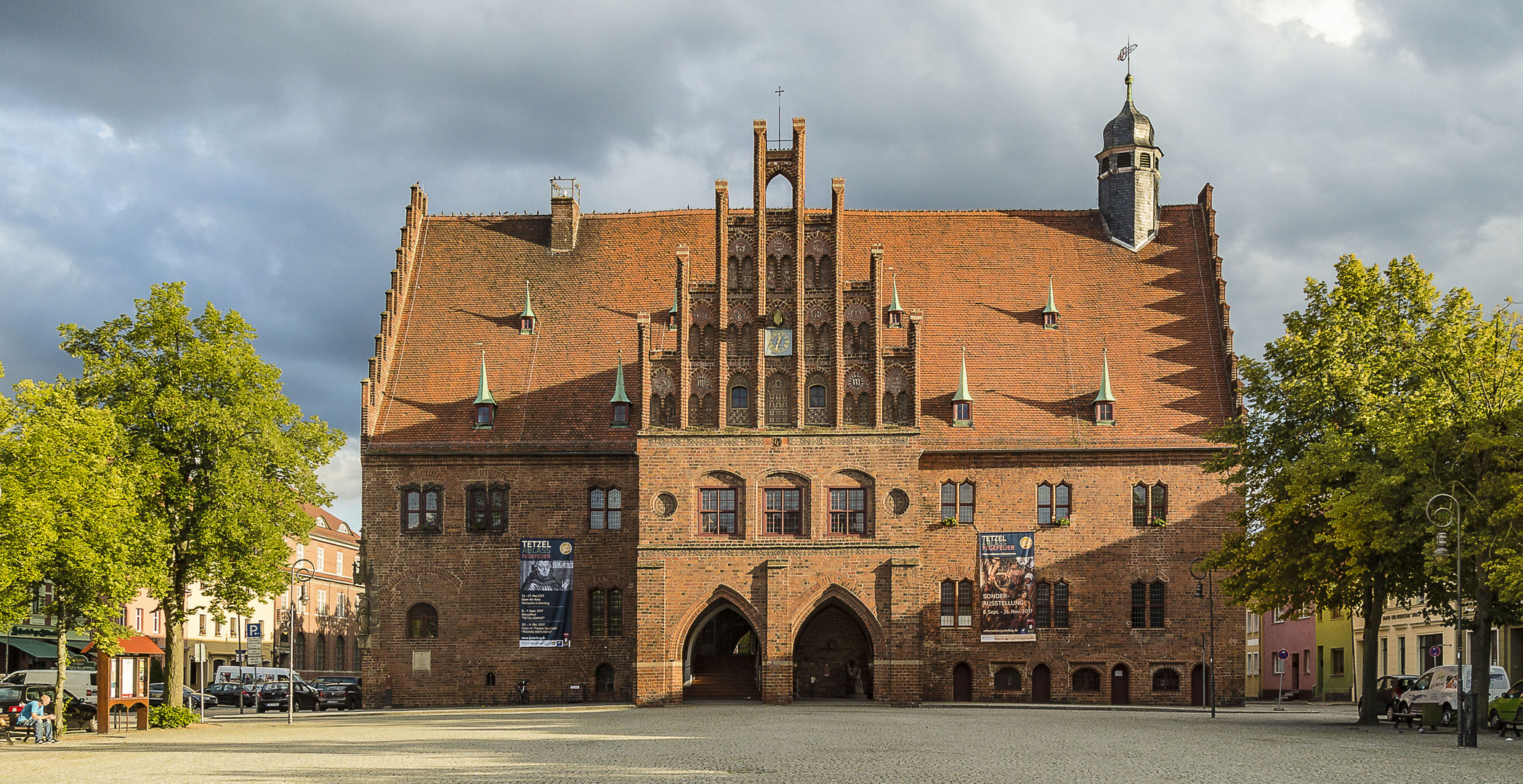 DAS SCHÖNE RATHAUS