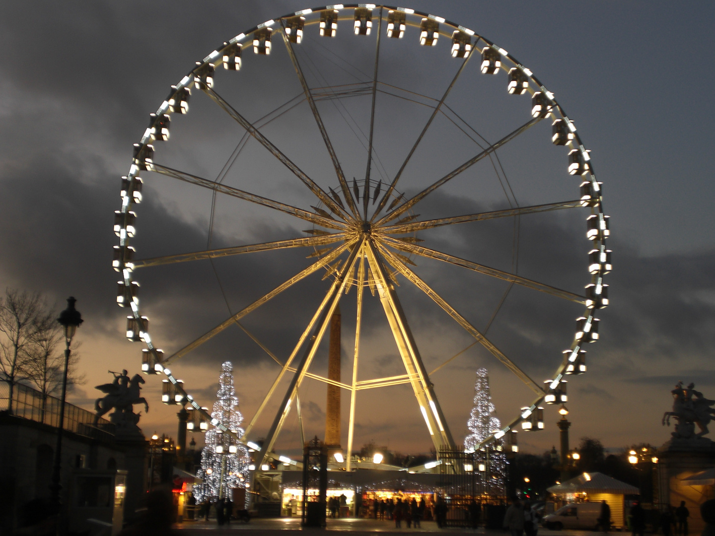 das schöne Riesenrad am Place de la Concort