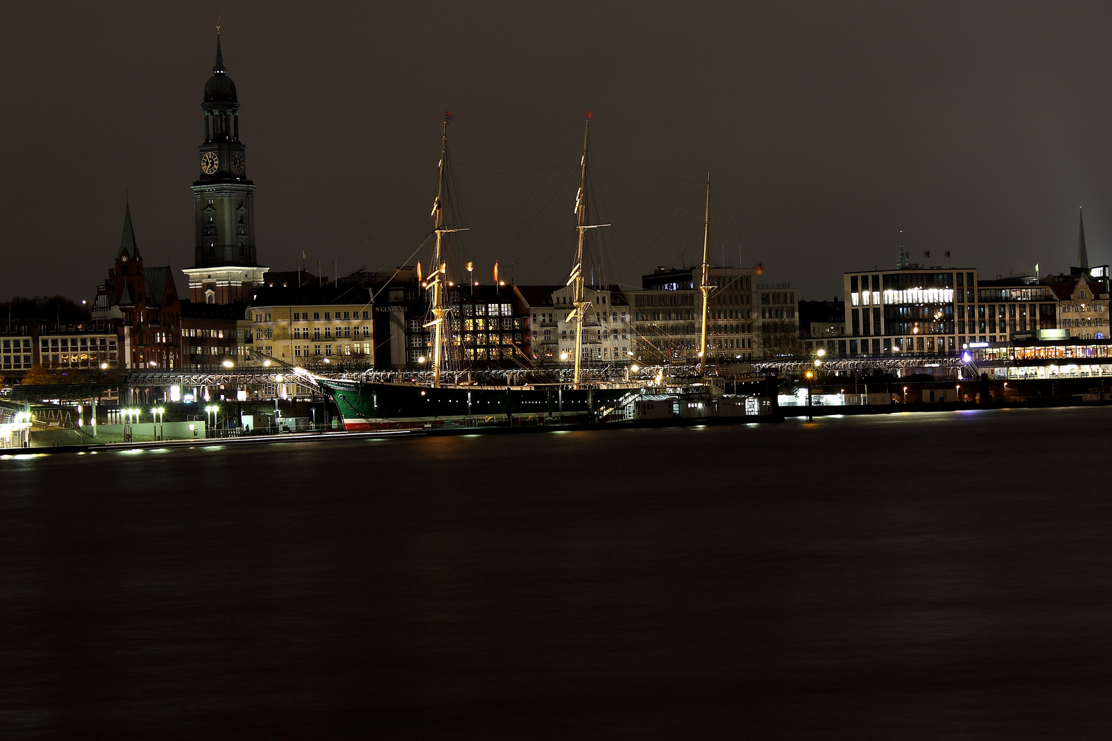 das schönste schiff im hamburger hafen