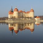 Das schönste Schloss Sachsens mit Spiegelung (unbearbeitet)