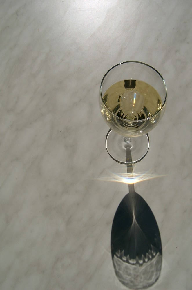 Das schwebende Weinglas