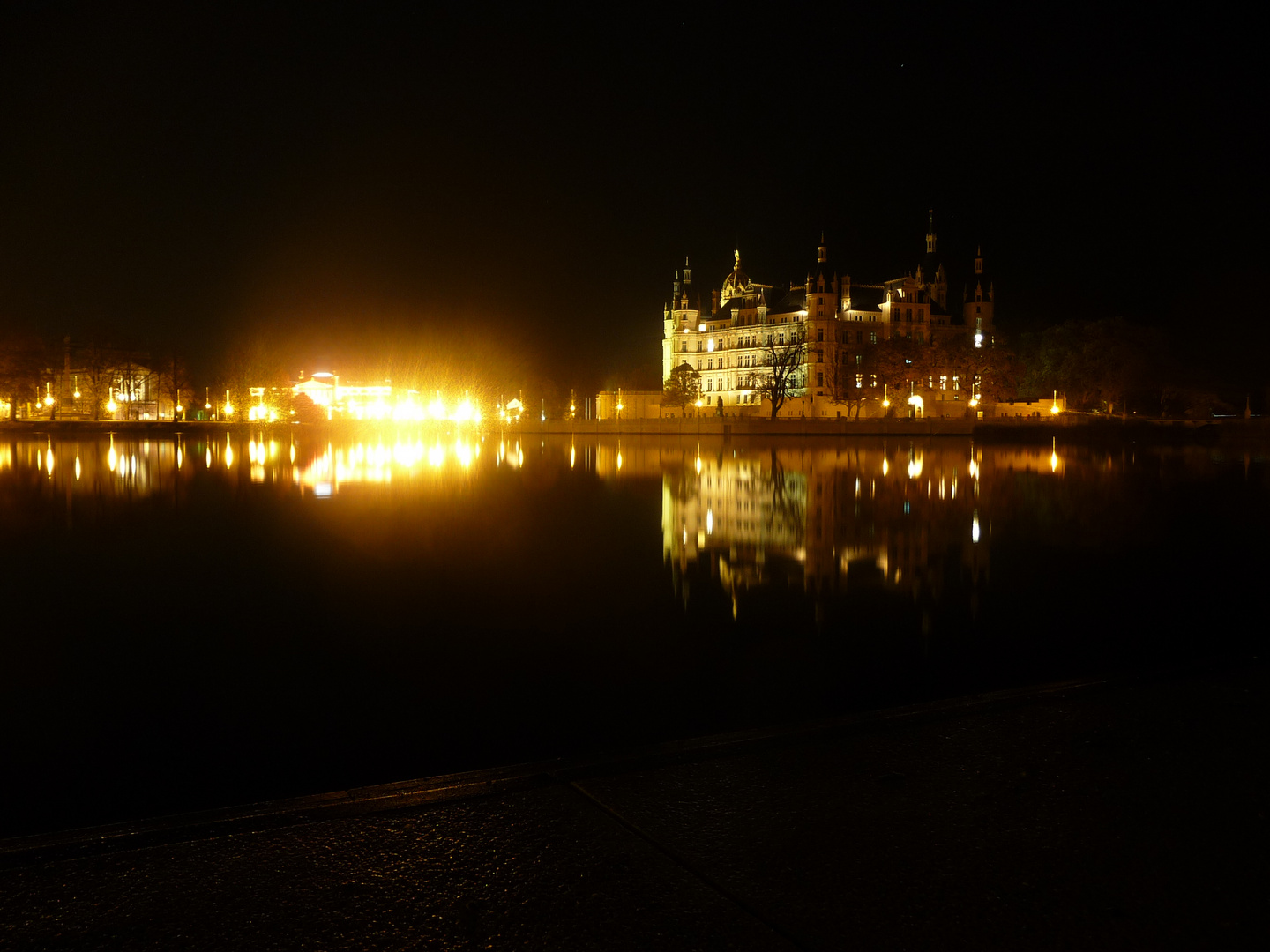 Das Schweriner-Schloss bei Nacht