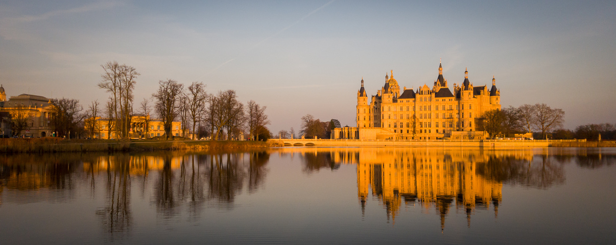 Das Schweriner Schloss im Burgsee